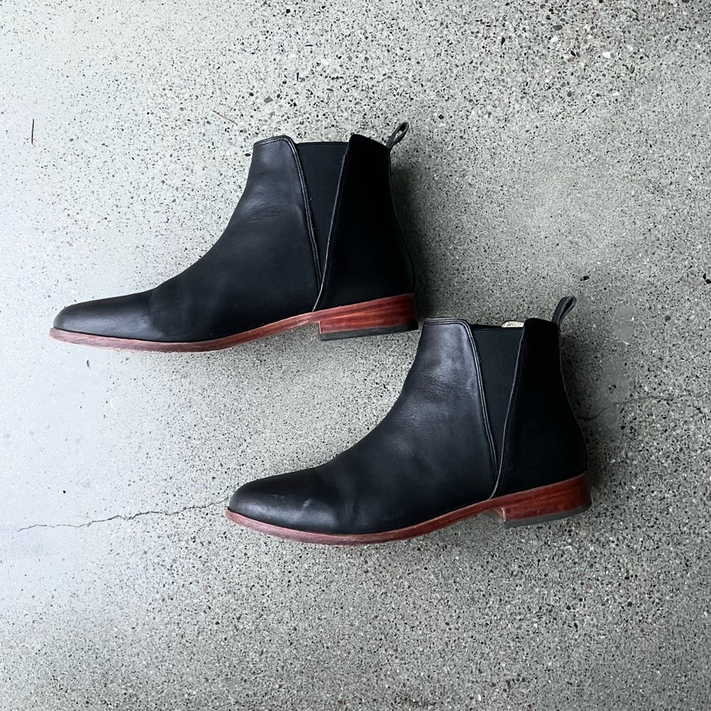 EUC Nisolo Everyday Chelsea Boot - Black Leather